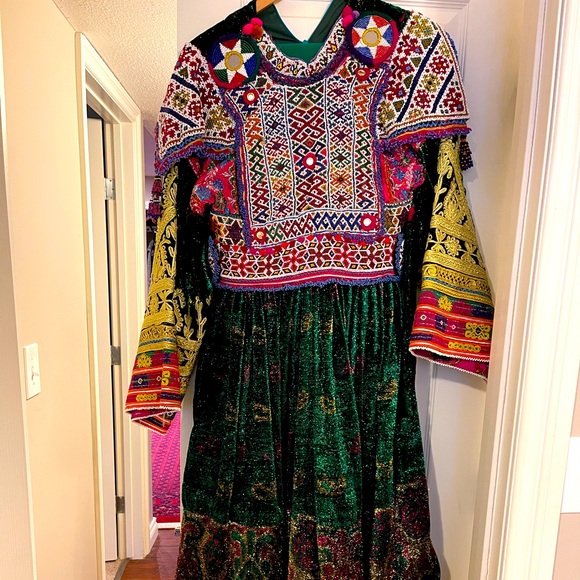 Afghan Traditional Dress - Picture 1 of 9